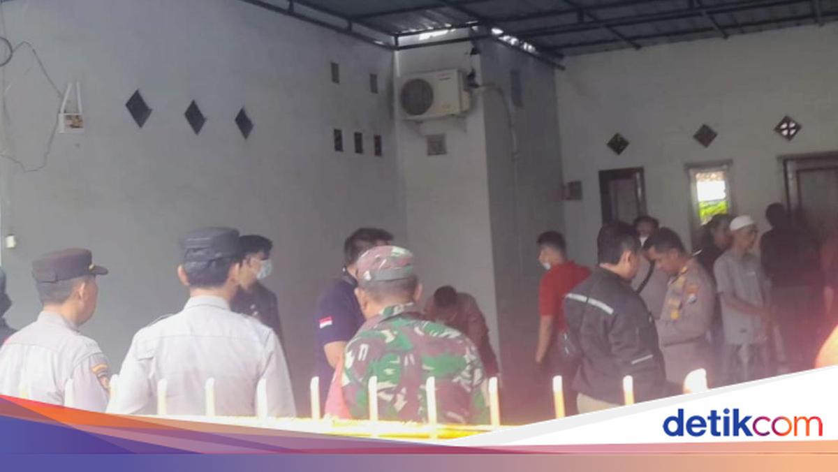 Ibu-Bapak dan Anak Tewas dalam Rumah Bikin Geger Warga di Situbondo