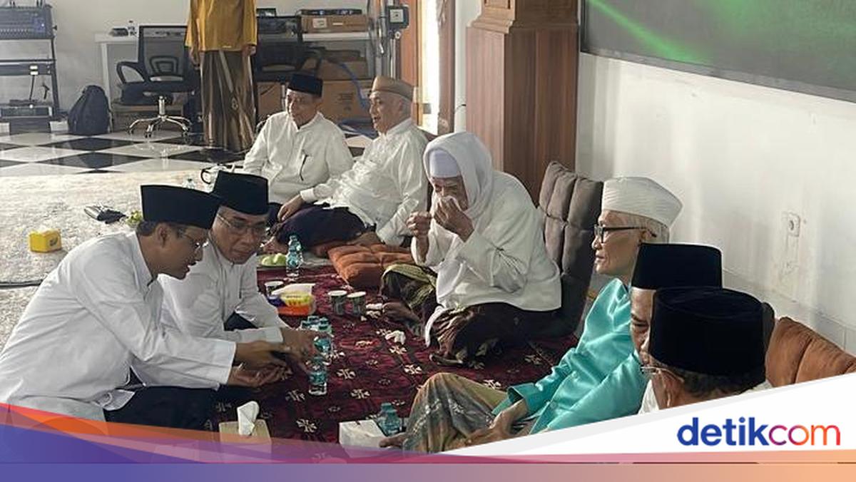 Momen Gus Yahya-Gus Ipul dan Rais Aam PBNU Makan Bareng di Ponpes Surabaya
