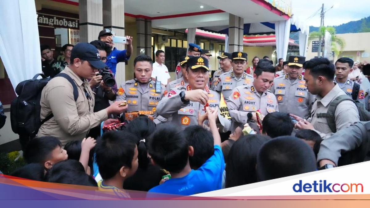 Kunjungi Tapteng, Wakapolri Fokus Buka Jalur Logistik Pascabanjir Bandang