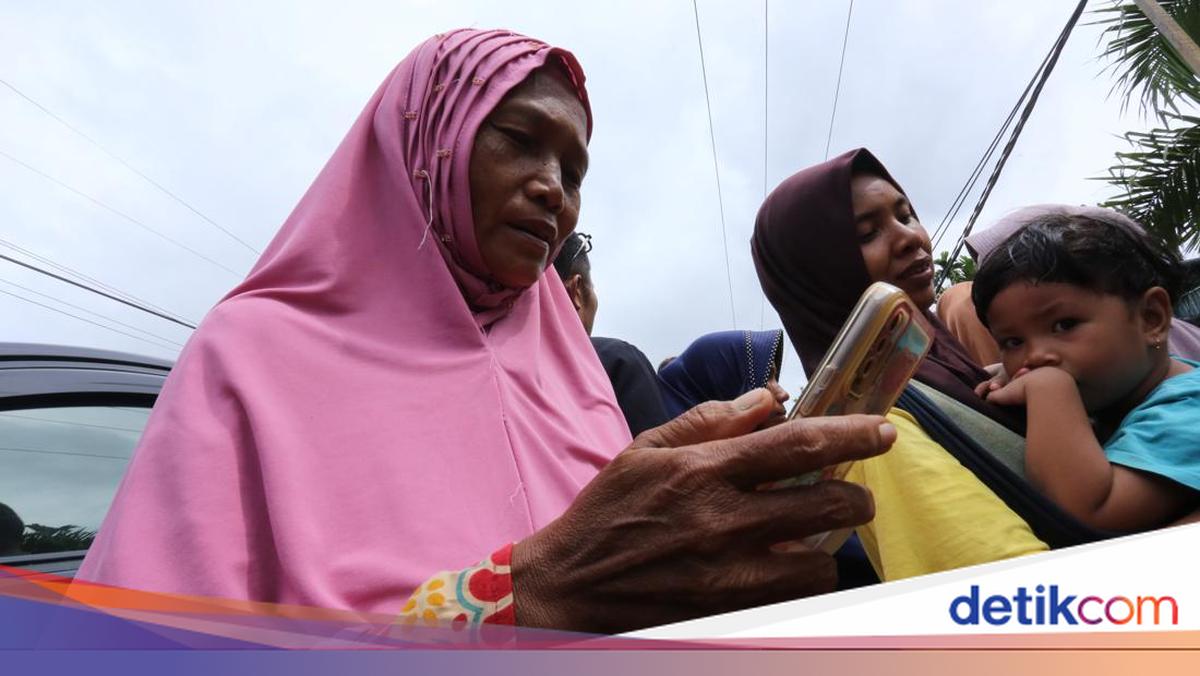 Sinyal Kembali Pulih, Warga Aceh Tamiang Senang Bisa Berkomunikasi Lagi