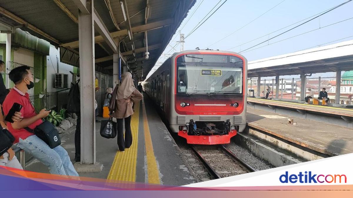 Pintu KRL Baru Buatan INKA Gangguan Saat Ditutup, KCI Buka Suara