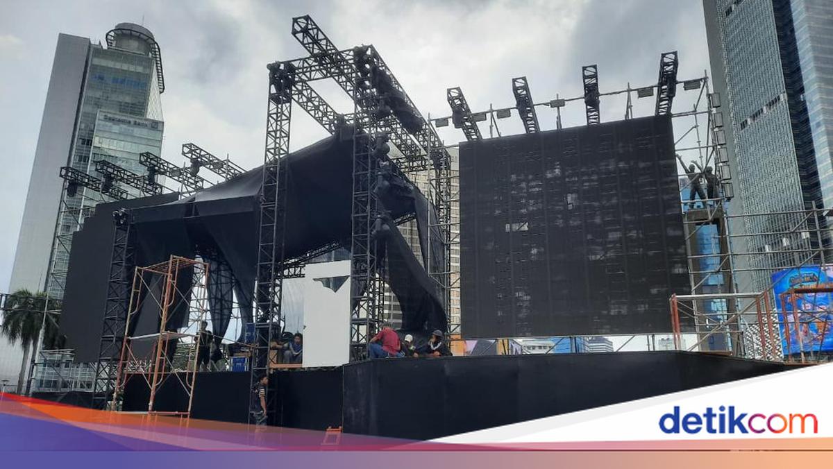 Panggung Perayaan Malam Tahun Baru di Bundaran HI Mulai Didirikan