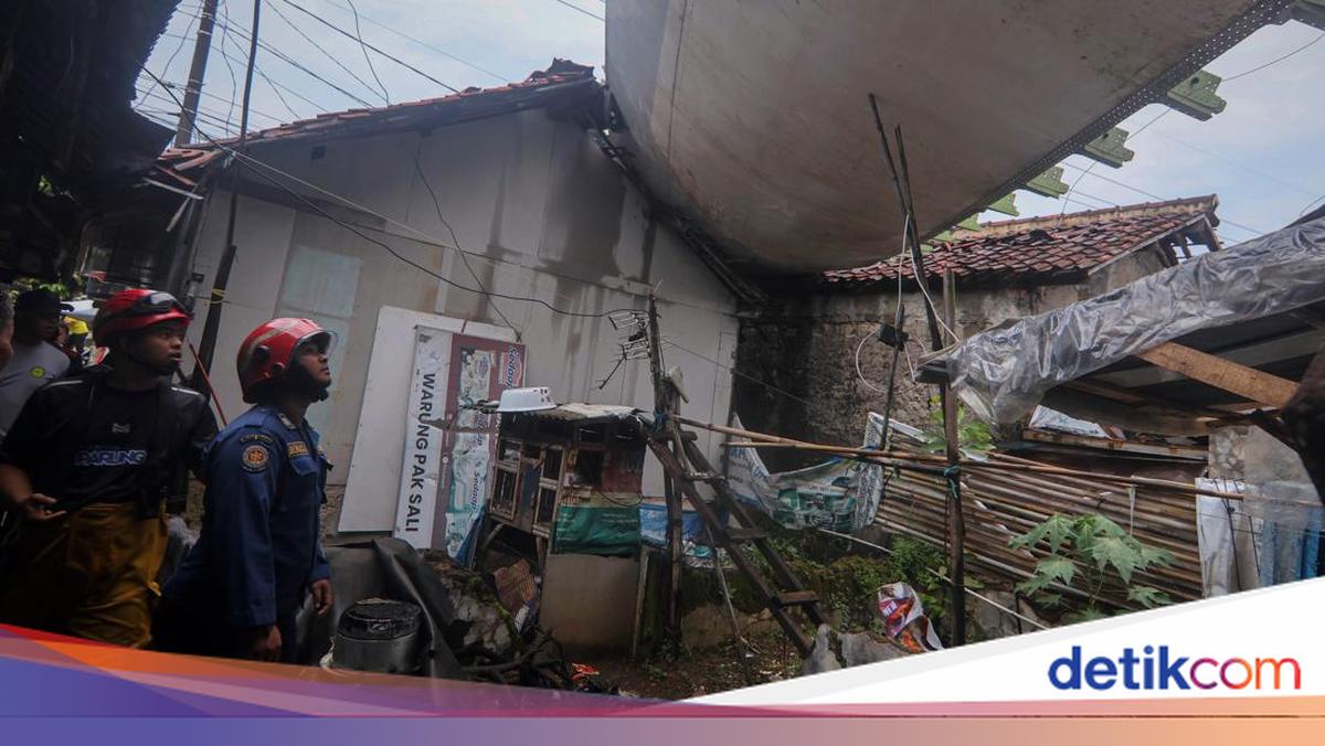 55 Rumah Rusak Imbas Puting Beliung di Bogor, Termasuk Tertimpa Sayap Pesawat