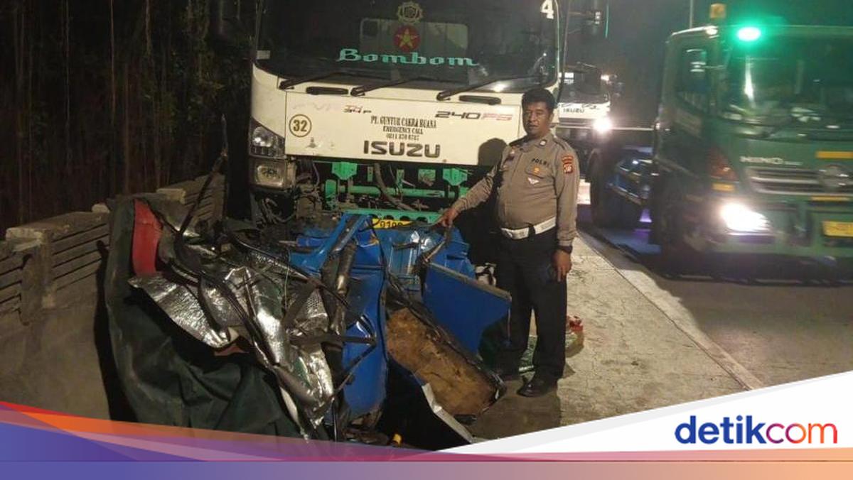 Penampakan Bajaj Penyek gegara Terjepit Truk Saat Kecelakaan di Jakut