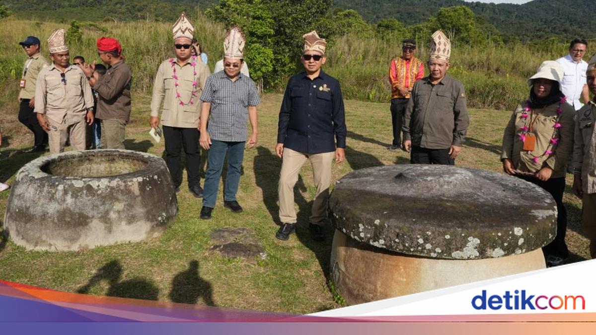 Tinjau Situs Lore Lindu, Menbud Tekankan Pelestarian Warisan Prasejarah
