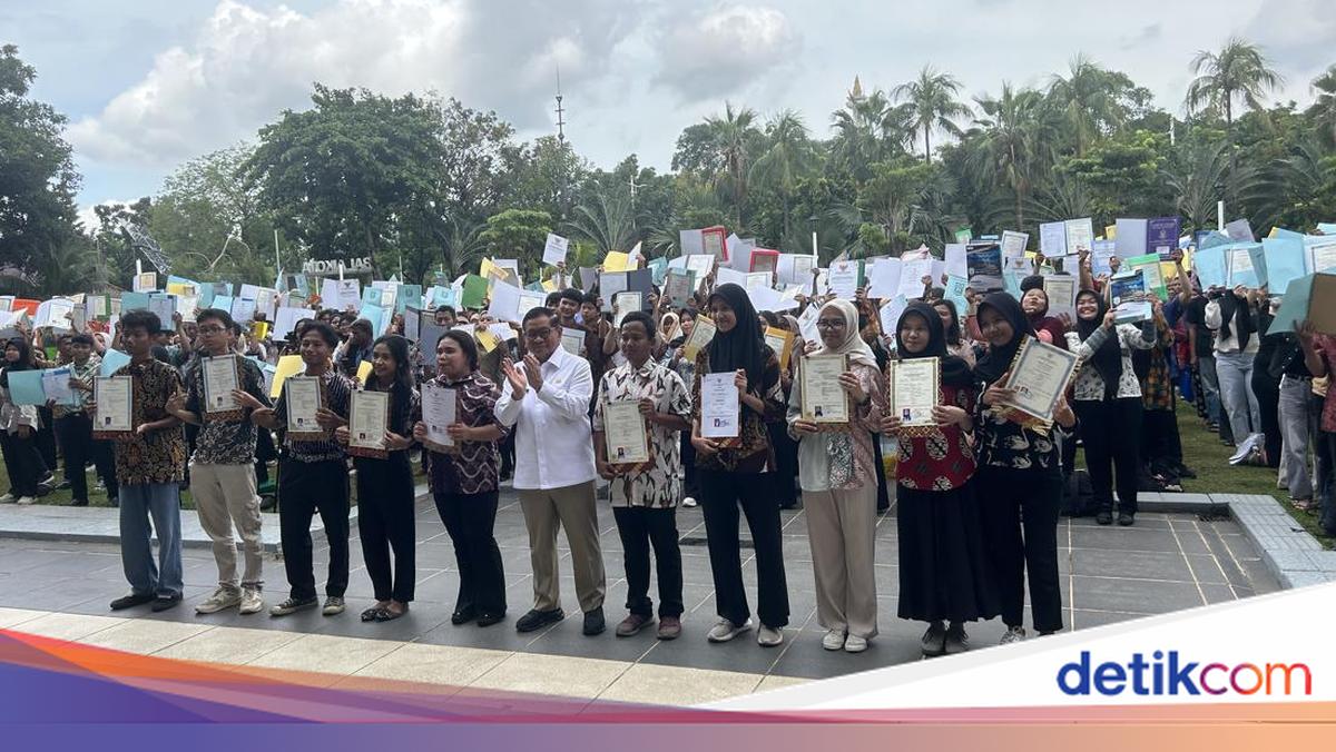 Pramono Kembali Serahkan Ijazah Pemutihan: Ada yang Tertahan 17 Tahun