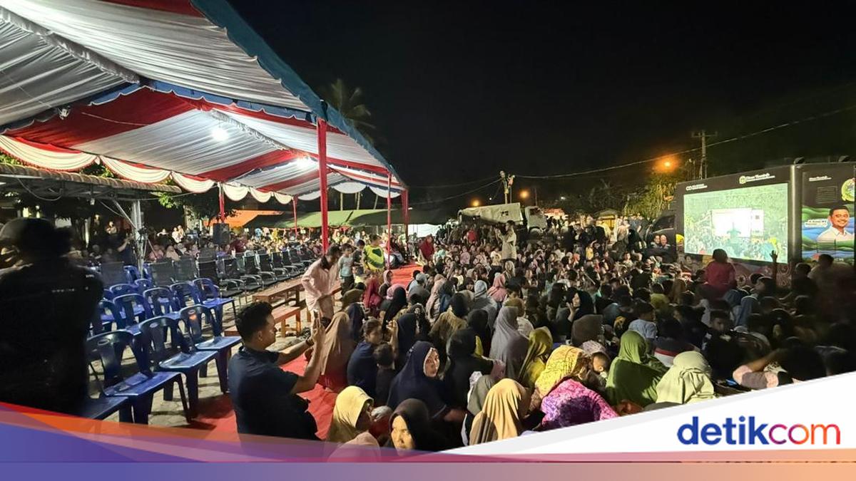 Warga Tapsel Antusias Nonton Bareng Prabowo Malam Ini, Sudah Tunggu dari Siang