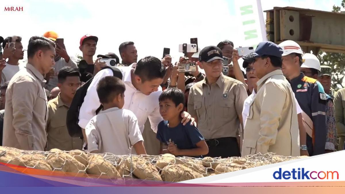 Alasan Seskab Selalu Bawa Rubik dan Dibagikan ke Anak-anak Korban Bencana