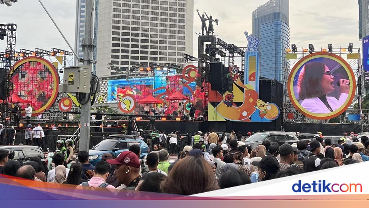 Warga Mulai Berdatangan, Begini Suasana Bundaran HI Jelang Tahun Baruan