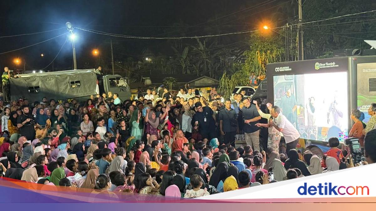 Suasana Malam Tahun Baru di Pengungsian Tapsel, Warga Manortor-Nonton Bareng