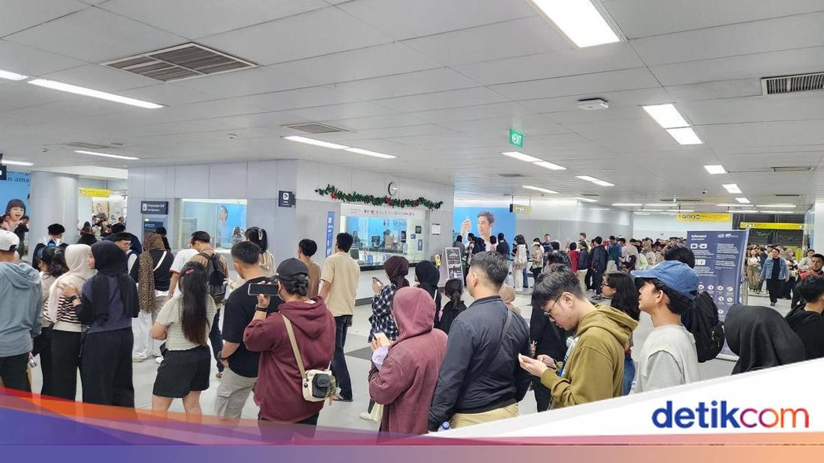 Malam Pergantian Tahun Usai, Stasiun MRT HI Dipadati Penumpang Saat Dini Hari
