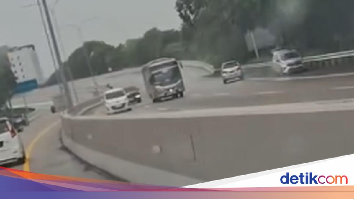 Avanza Crash: Near Miss on Toll Road Shoulder