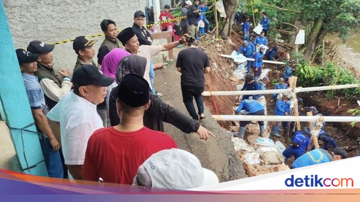 Tanah Longsor Depan Rumah Warga di Kembangan Jakbar Imbas Erosi Kali Angke