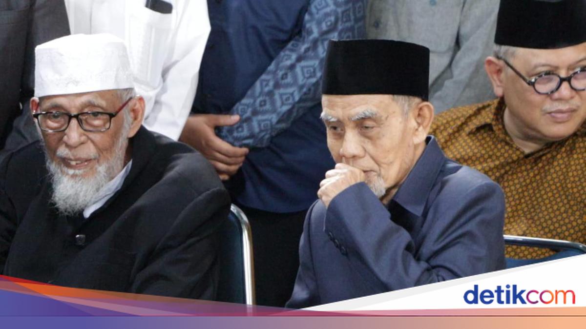 Abu Bakar Ba'asyir Hadiri Pemakaman Pimpinan Ponpes Gontor