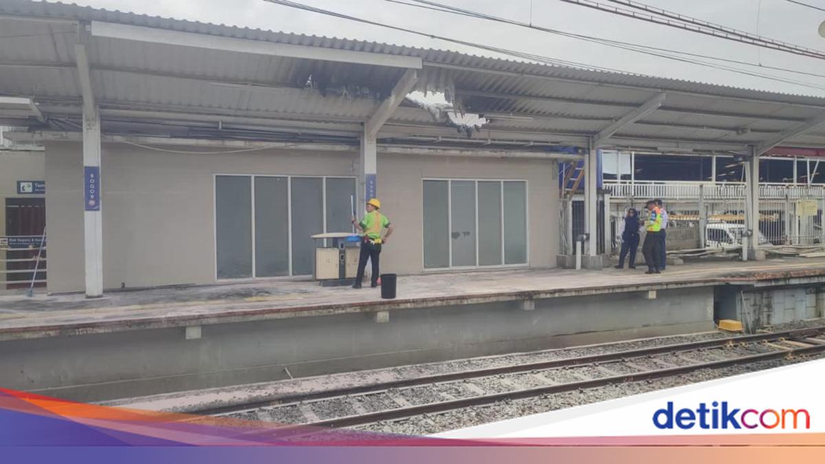 KAI Pastikan Jadwal KA Tak Terdampak Kebakaran Atap Peron di Stasiun Bogor