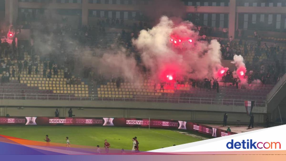 Ricuh Pertandingan Bola di Manahan Solo, 23 Suporter Bawa Flare Ditangkap