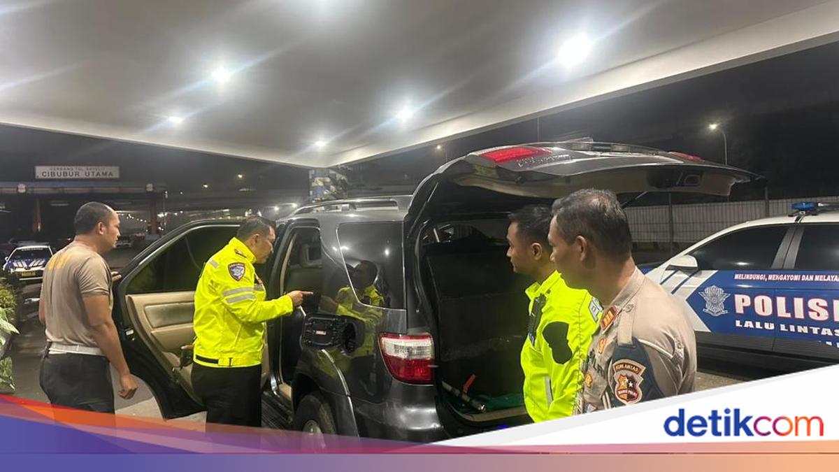 Sopir Fortuner Isi Solar Subsidi Pakai 25 Barcode Masuk Parit Saat Coba ...