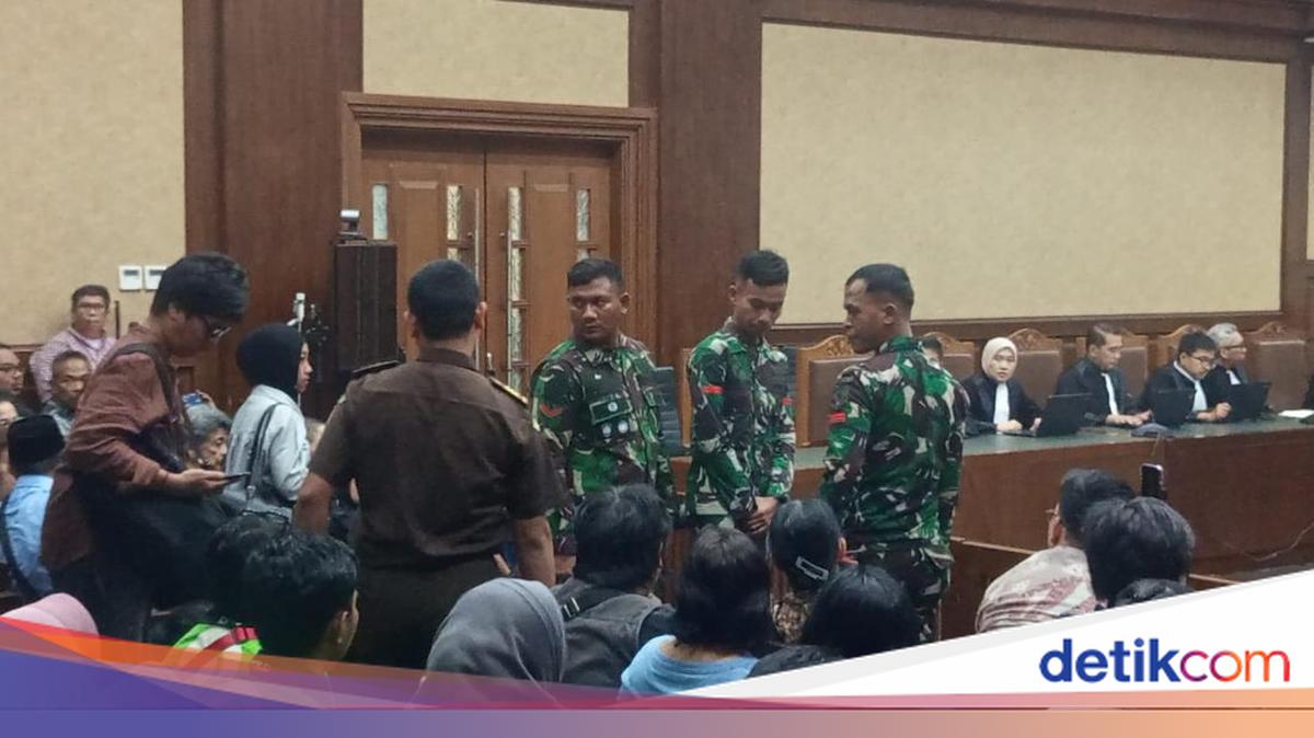 Hakim Tegur Tentara di Sidang Nadiem Makarim: Ini TNI dari Mana Ya?