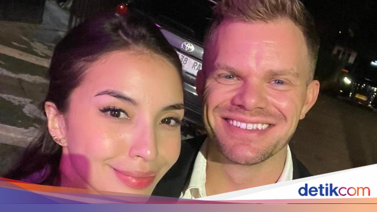 Manohara Odelia Announces Breakup with Kristian Hansen
OR
Manohara & Kristian Hansen Split: Actress Confirms Breakup
OR
Manohara Odelia Breaks Up with Boyfriend Kristian Hansen Manohara Odelia Announces Breakup with Kristian Hansen
OR
Manohara & Kristian Hansen Split: Actress Confirms Breakup
OR
Manohara Odelia Breaks Up with Boyfriend Kristian Hansen