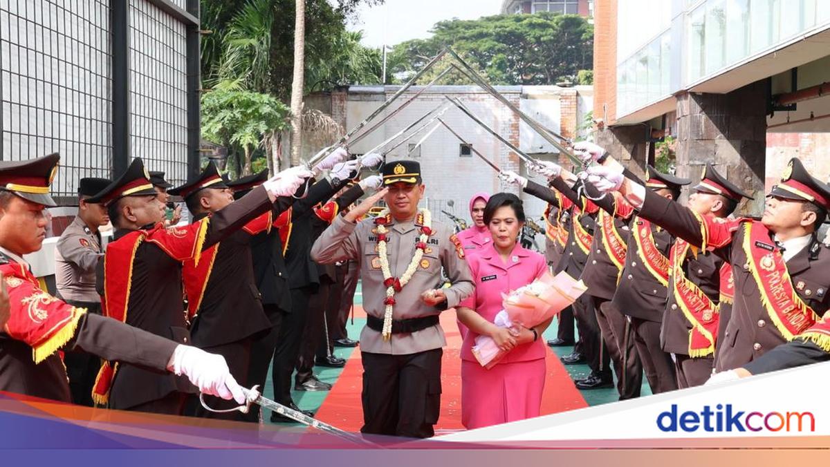 Disambut Pedang Pora, Kombes Wisnu Resmi Jabat Kapolres Bandara Soetta