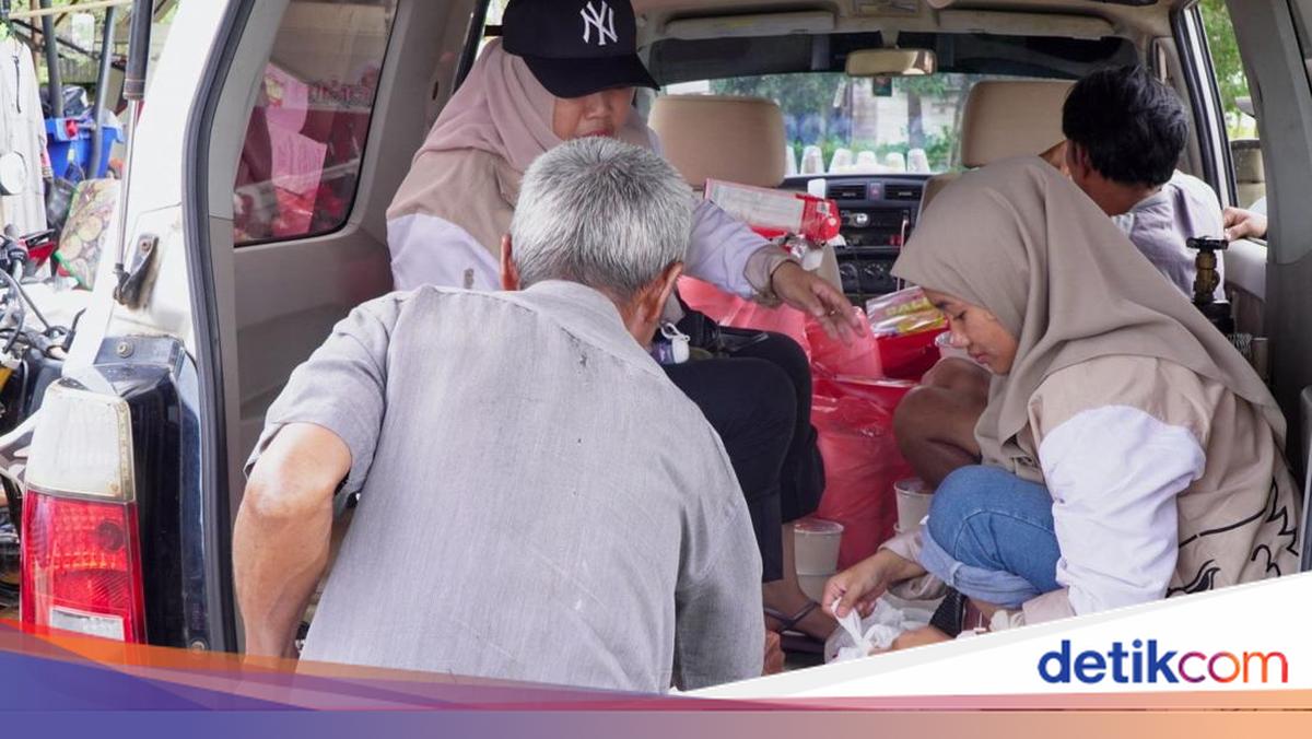 Legislator Gerindra Tinjau Banjir &amp; Bagi-bagi Sembako buat Warga di Kalsel