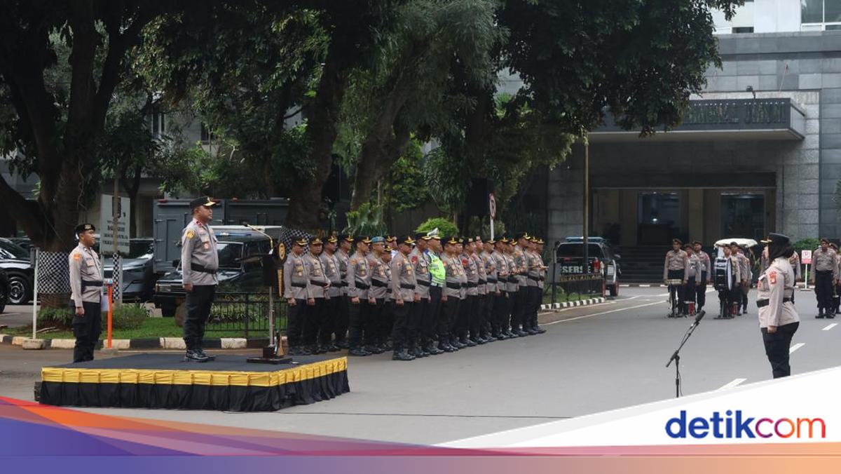 Polda Metro Beri Penghargaan Pos Terbaik Operasi Lilin Jaya 2025