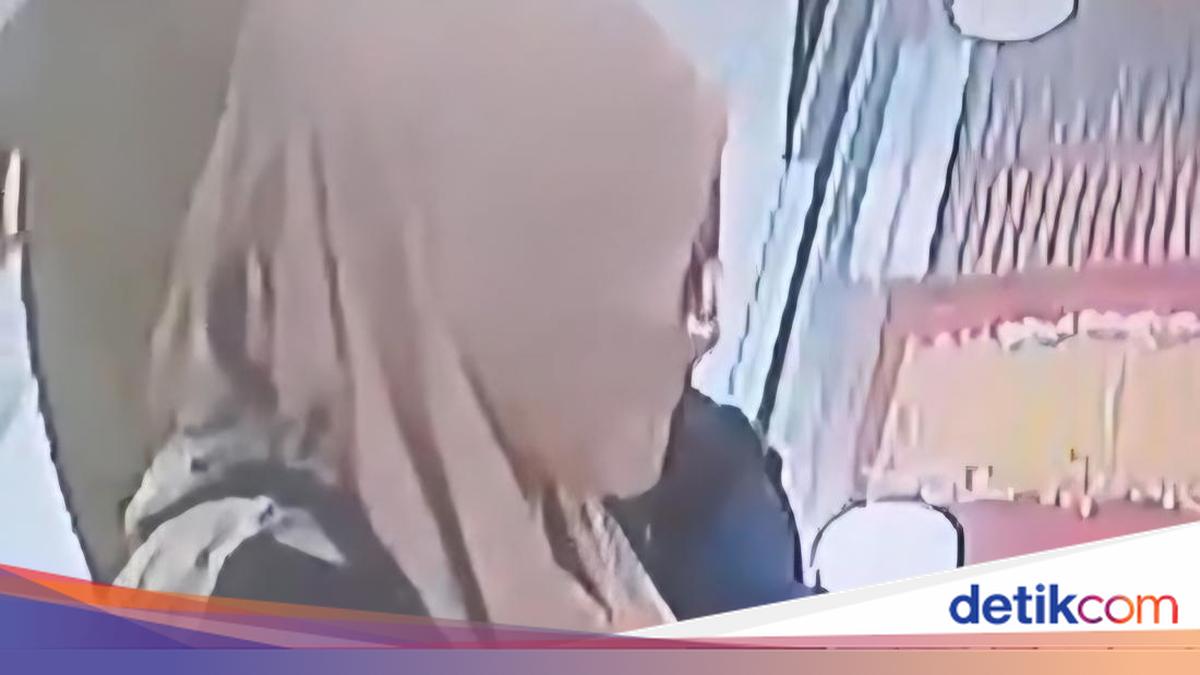 Nyaru Jadi Pembeli, Wanita Gasak Gelang Emas 5 Gram di Toko Perhiasan Bogor