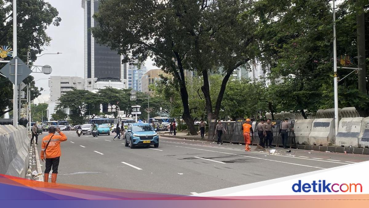 Massa Demo Buruh Bubar, Jalan Medan Merdeka Selatan Jakpus Dibuka