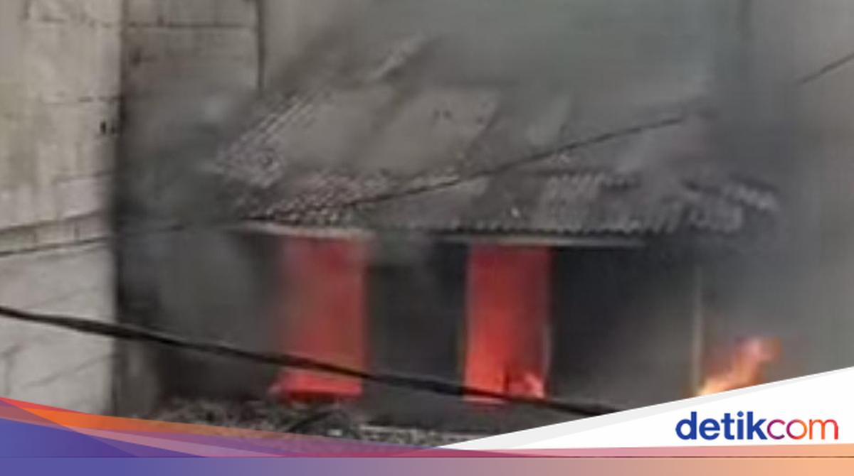 Rumah Makan di Bogor Kebakaran gegara Tabung Gas Bocor, 1 Orang Terluka