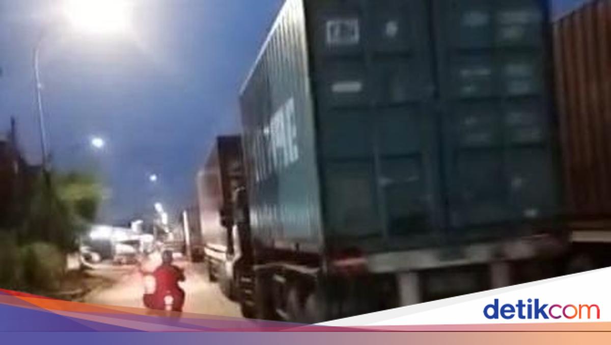 Kemacetan Menghantui Jalur Cakung-Cilincing: Kendaraan Mengular Hingga 6 Kilometer