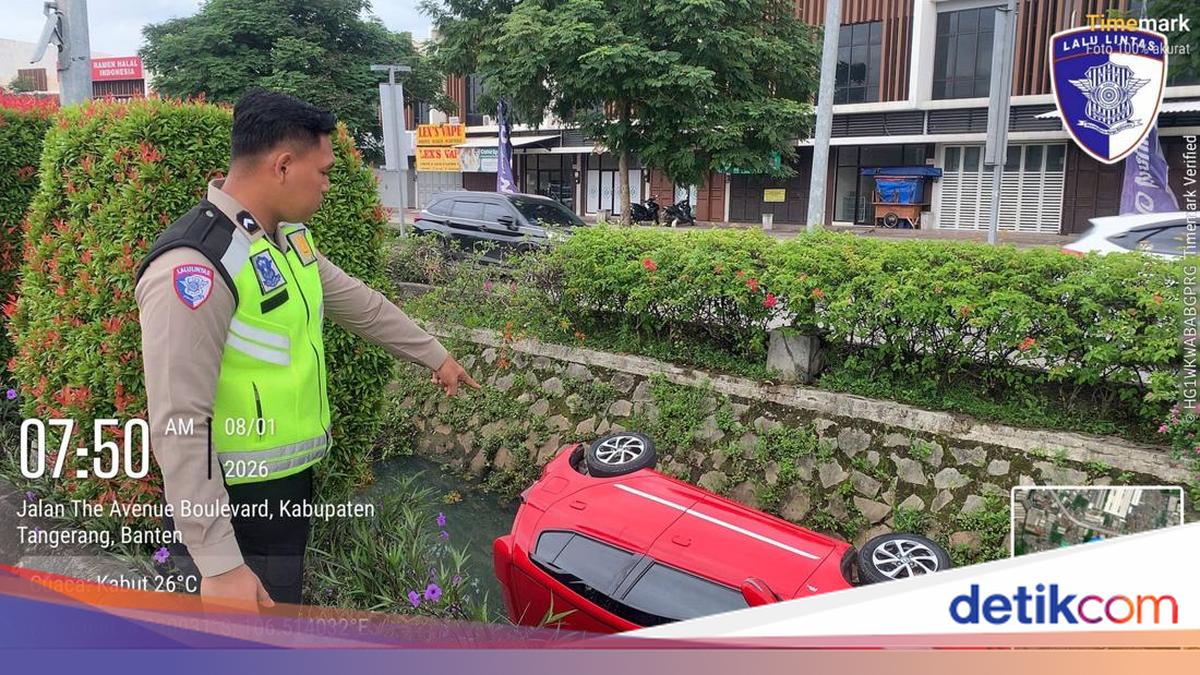 Kecelakaan Tunggal di Cikupa: Mobil Terjun ke Kali Diduga Akibat Pengemudi Mengantuk