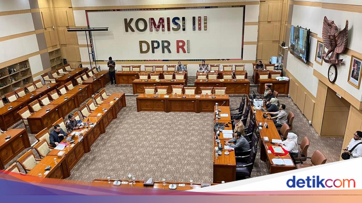 Komisi III DPR Sepakat Kedudukan Polri Tetap Berada di Bawah Presiden