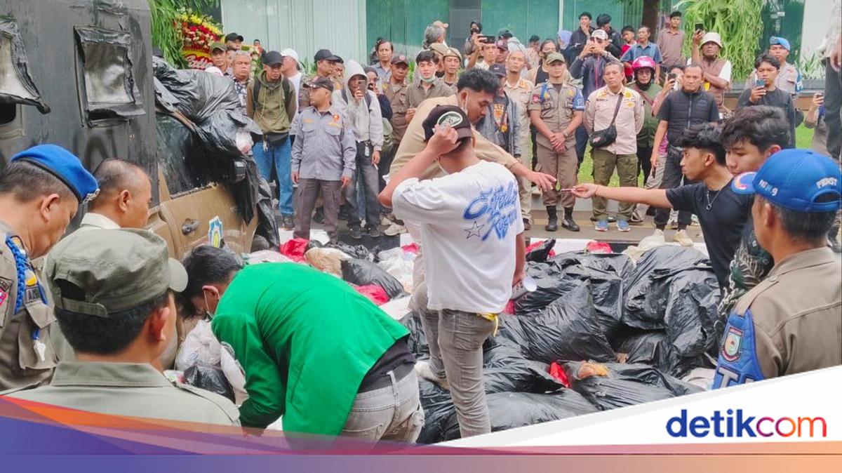 Kantornya Didemo hingga 'Dibanjiri' Sampah, Pemkot Tangsel Janji Berbenah