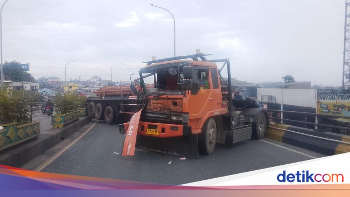 Kronologi Tronton Celaka di Flyover Ciputat Jalan Mundur Nyaris Tabrak Motor