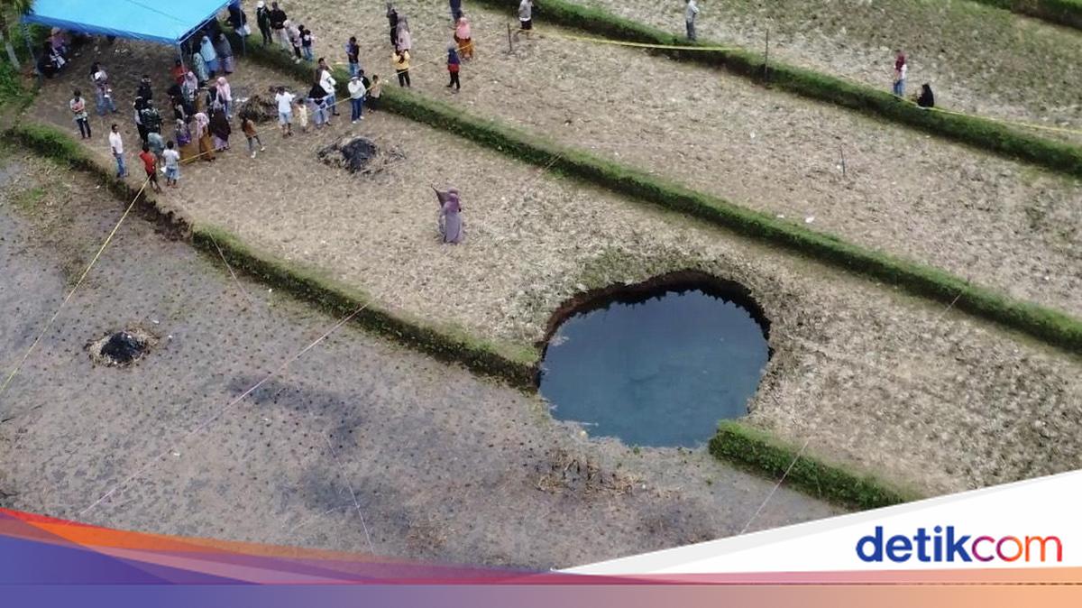 Wagub Sumbar Minta Air Sinkhole Tak Diminum: Mengandung Bakteri, Bukan Obat!