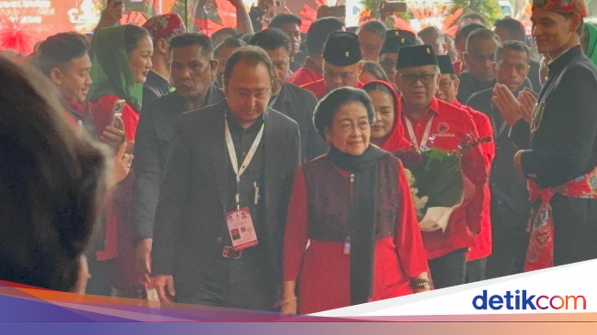Kala Banteng Merah Melawan Cap Partai Abu-abu
