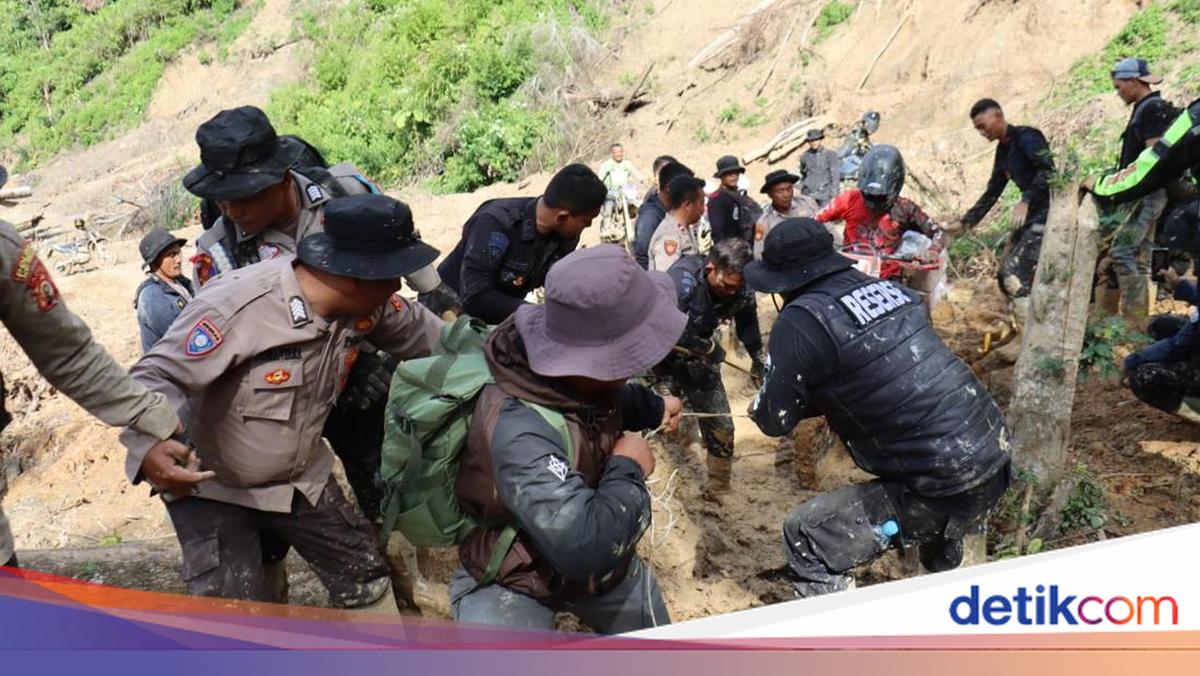 Tempuh Medan Terjal, Polres Aceh Tengah Salurkan Bantuan ke Wilayah Terpencil