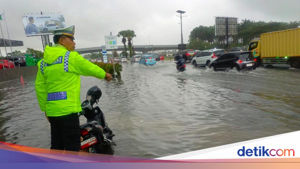 Jalan di Kawasan Bandara Soekarno-Hatta Tergenang, Lalin Macet