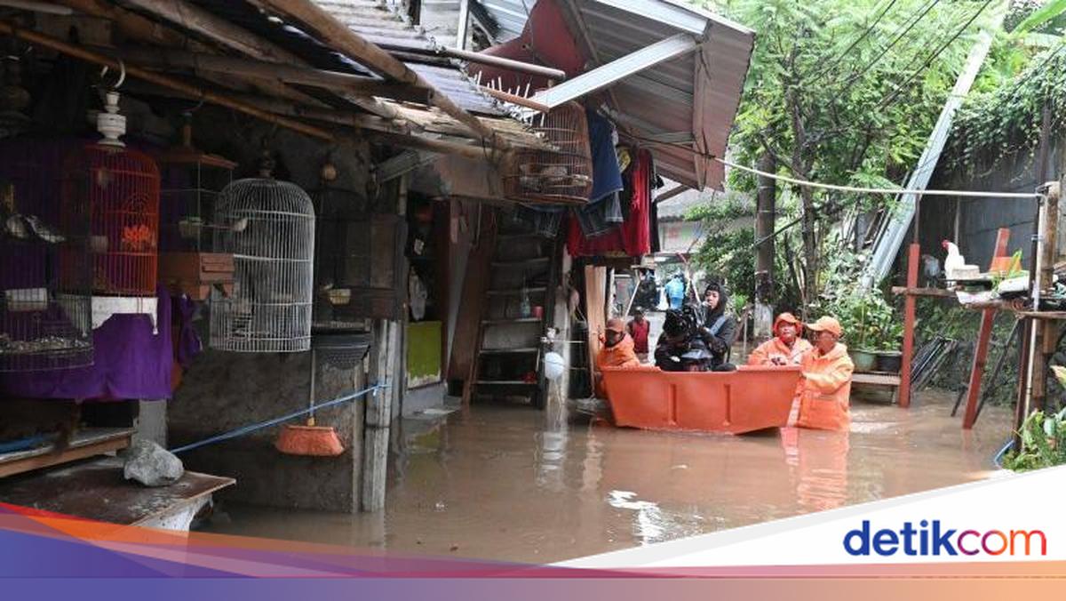 Banjir di Jalan NIS Cilandak Timur Mulai Surut
