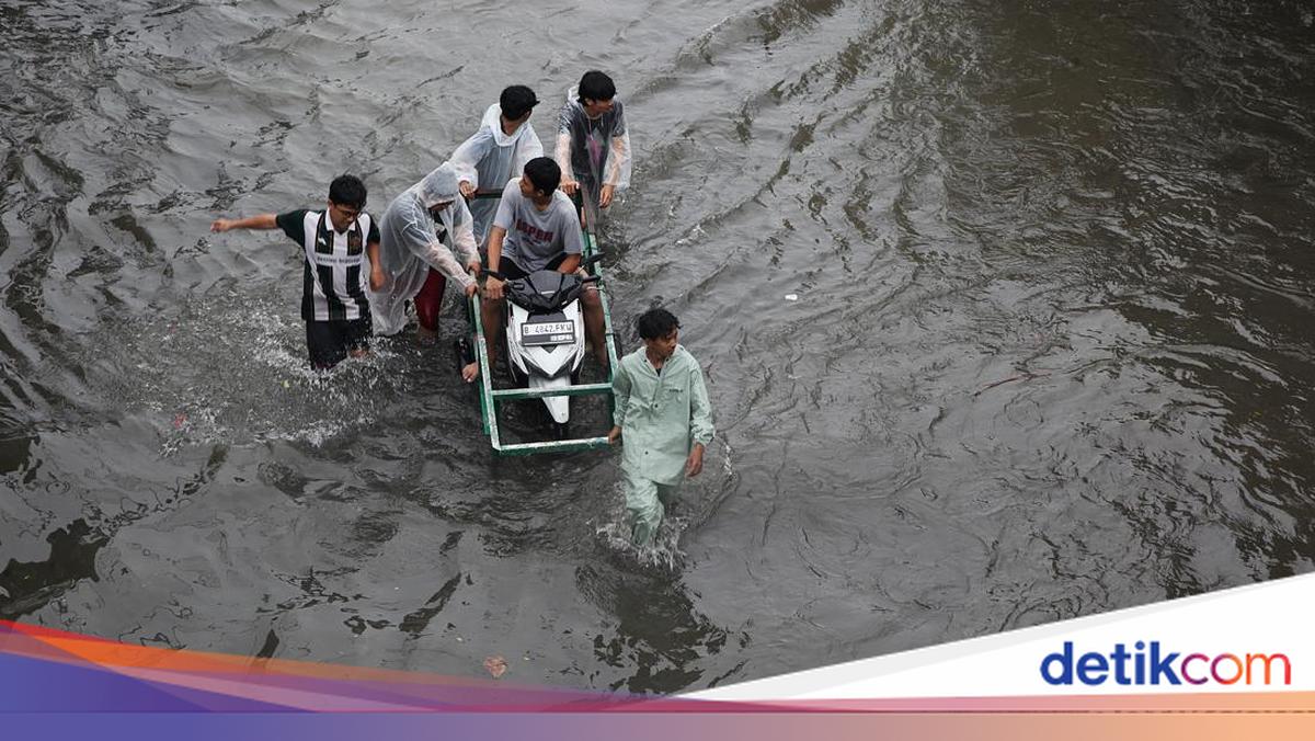 Biang Kerok Hujan Deras Guyur Jabodetabek di Senin Pagi