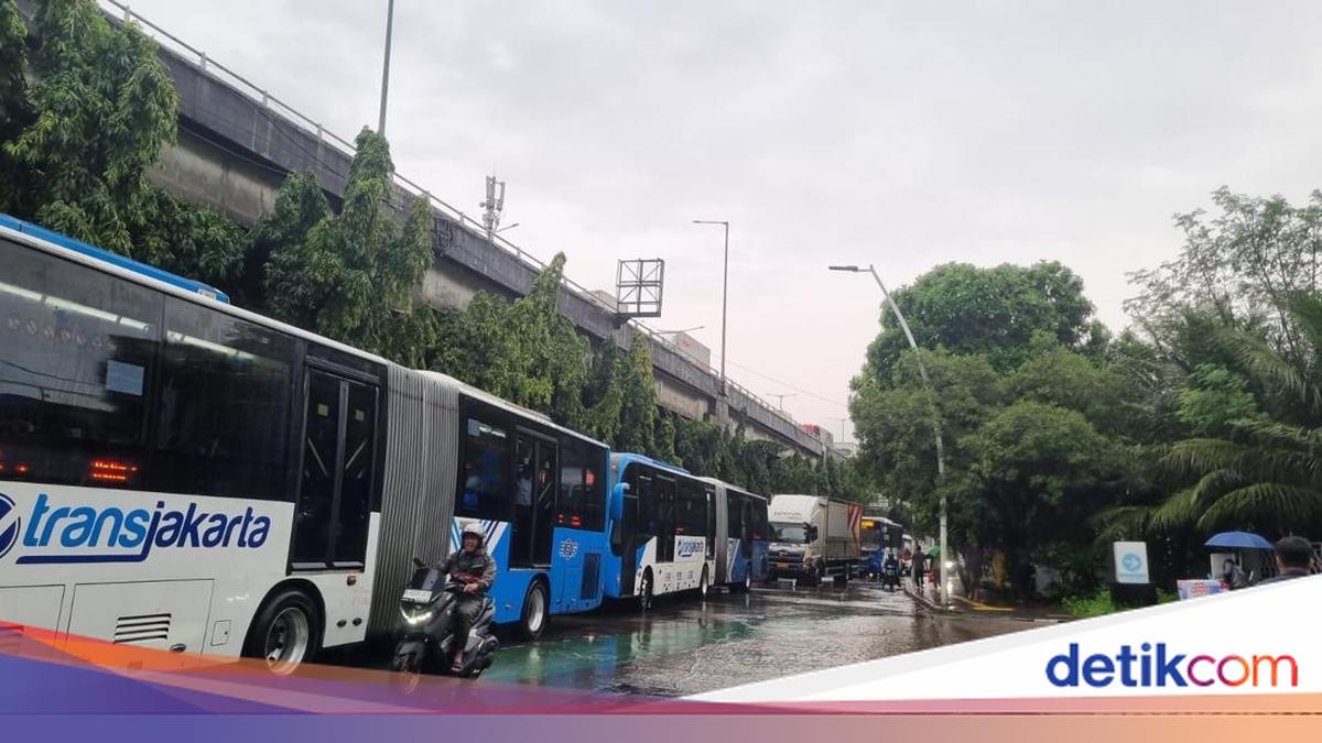 Macet Parah di Jalan Yos Sudarso Jakut, Ini Penampakannya