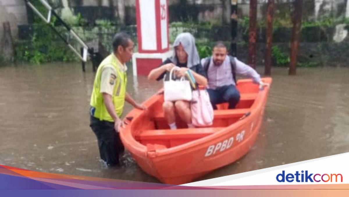 28 RT dan 46 Ruas Jalan Jakarta Tergenang Banjir per Siang Ini