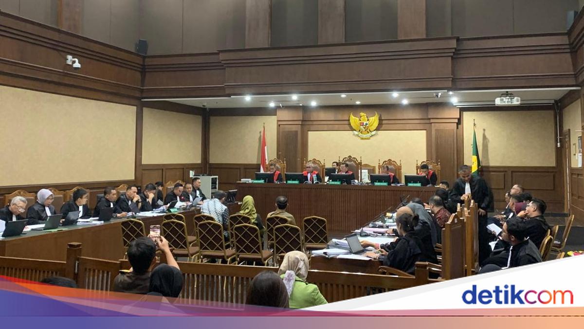 Saksi Ungkap Ucapan Jurist Tan soal Revenue 30% Pengadaan Chromebook