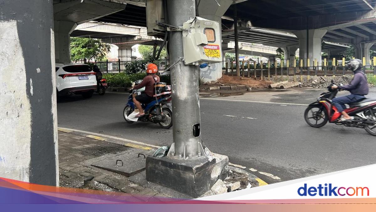 Saksi Cerita Detik-detik Bus TransJ Tabrak Tiang di Tanjung Barat