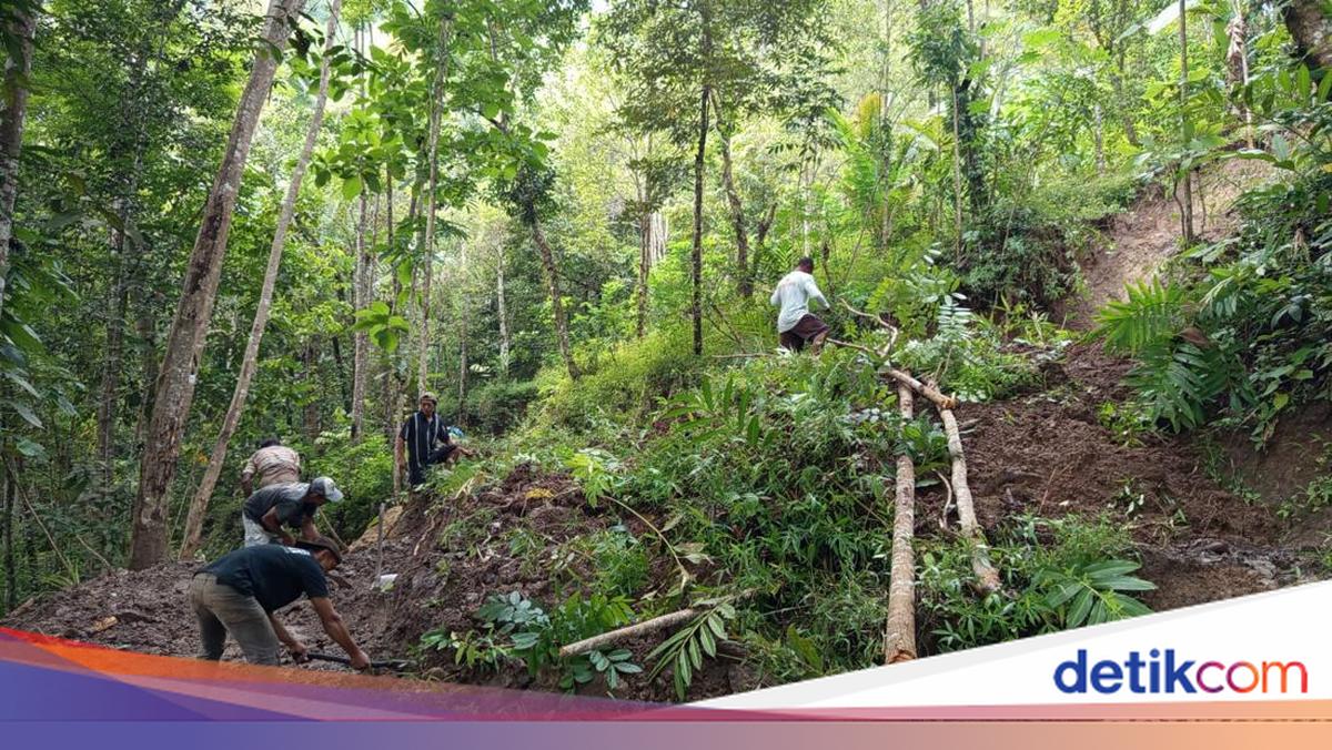 Longsor di Perbukitan Menoreh Borobudur, Akses Antardesa Putus