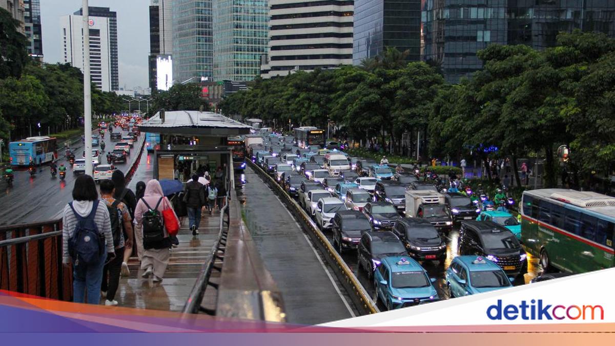 Satpol PP DKI Jelaskan Aturan Pasang Bendera Partai, Tak Boleh di Jl Sudirman