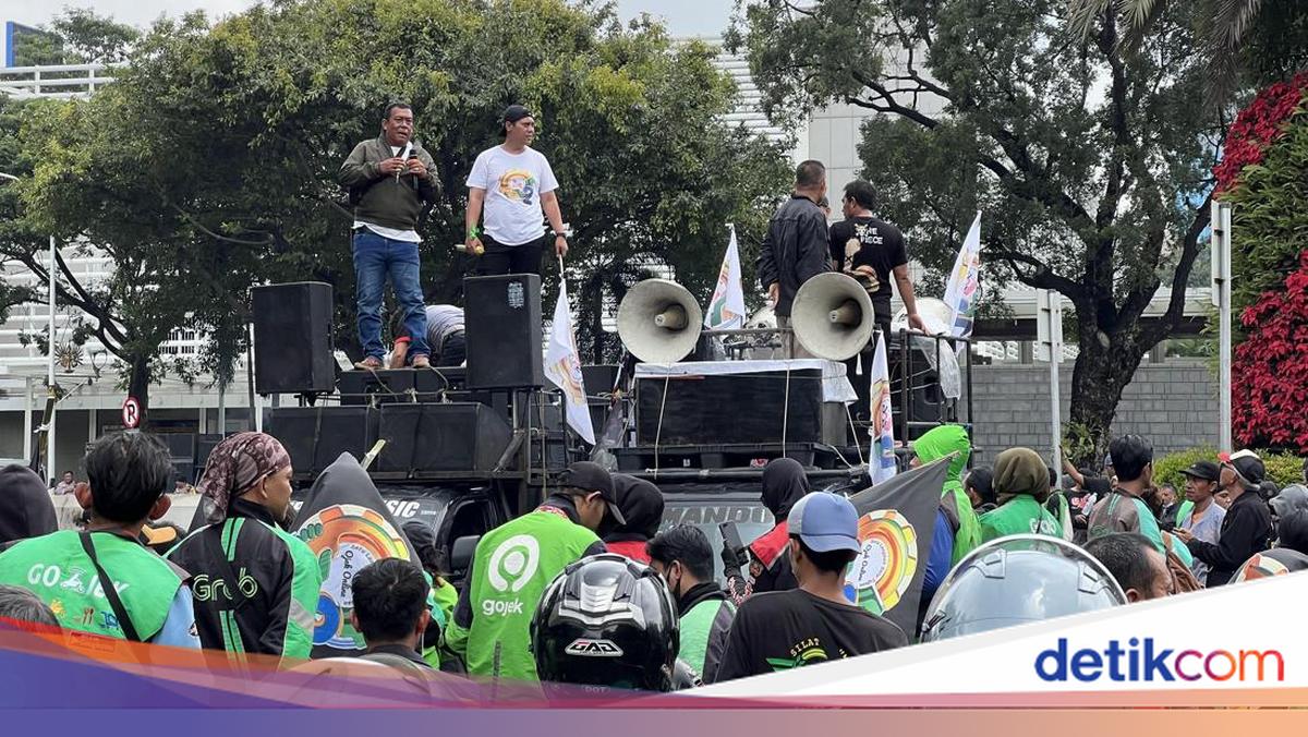 Demo di Kedubes AS, Massa Ojol Tuntut Bebaskan Presiden Venezuela Maduro