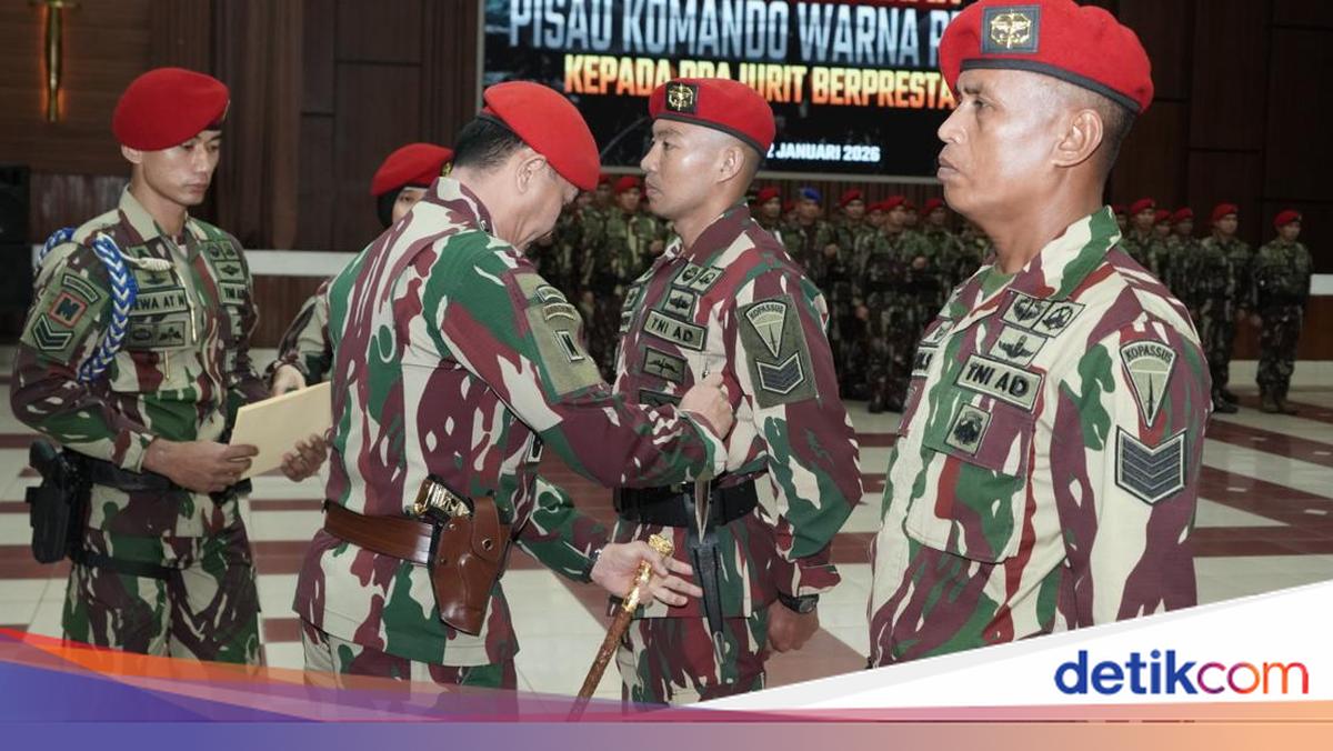Panglima Kopassus Beri Penghargaan 'Sangkur Perak' ke 8 Prajurit Berprestasi