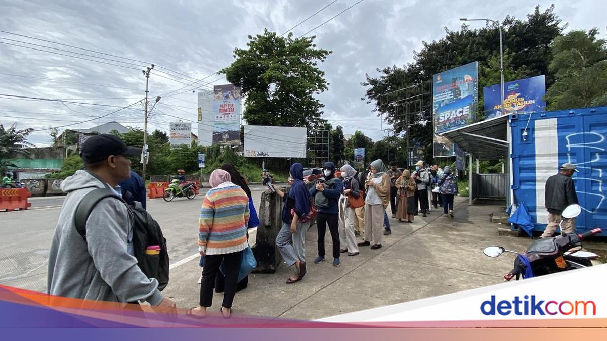 Warga Harap Ada Halte TransJ di Pintu Tol Sawangan: Capek Antre Berdiri