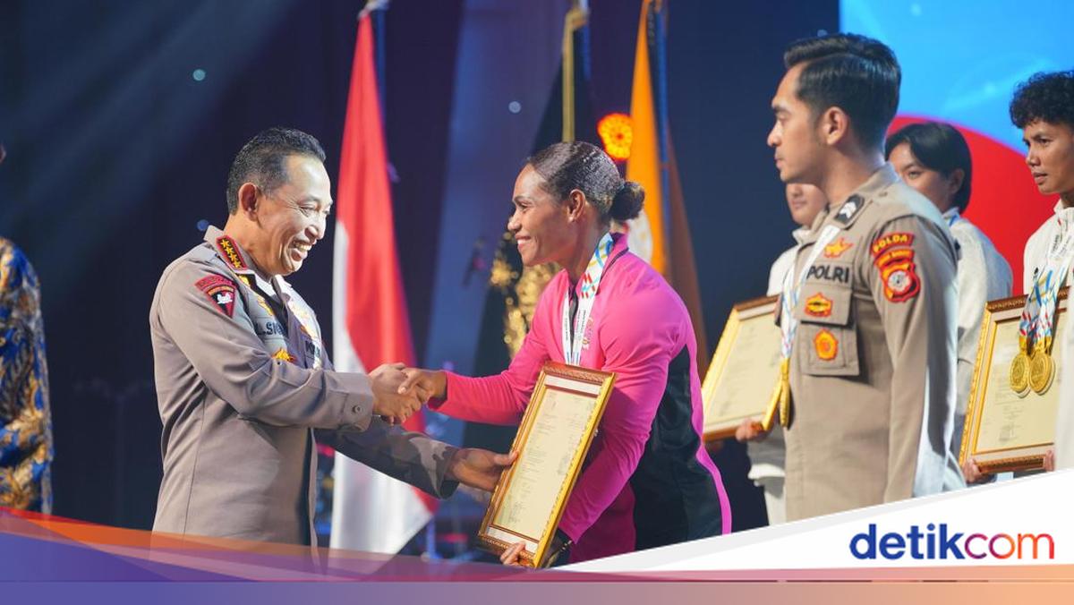 Kapolri Serahkan Penghargaan ke 139 Peraih Medali SEA Games